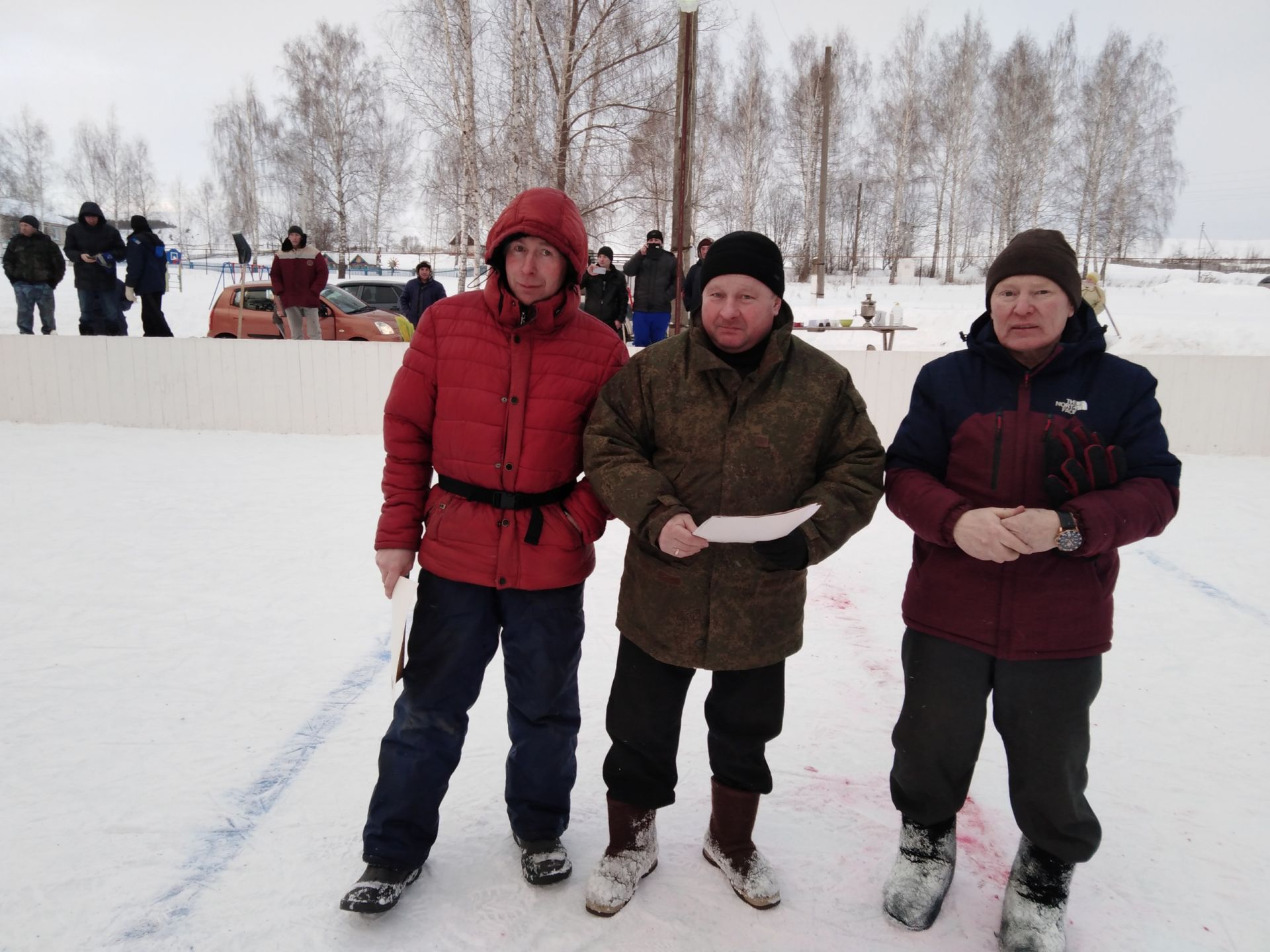 Фото: В деревне Нижний Кумор состоялся товарищеский матч по хоккею