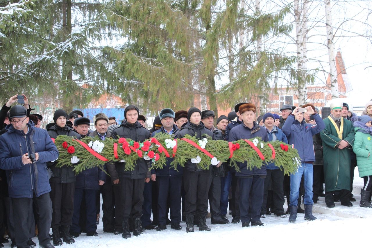 Фоторепортаж: В Байлянгаре установили стелу, посвященную участникам боевых действий в Афганистане