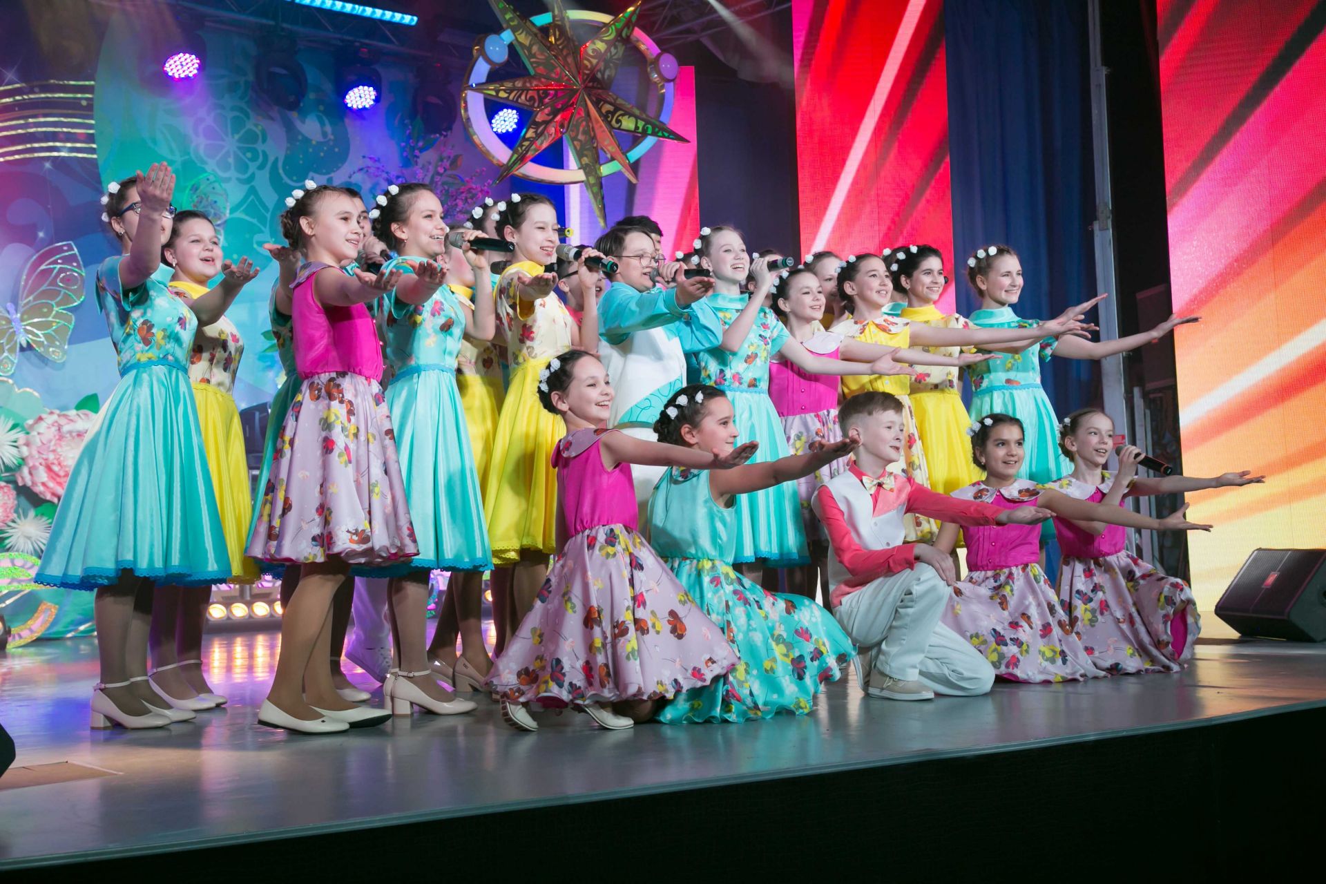 Фоторепортаж: «Созвездие-Йолдызлык» фестиваленең супер-финалына Кукмара районыннан кемнәр үткәнлеге билгеле булды