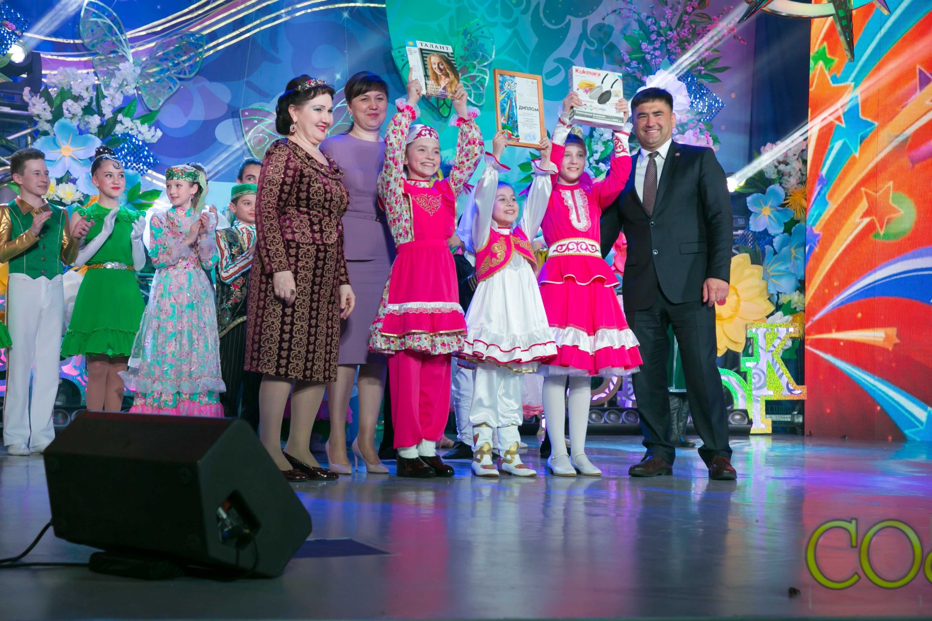 Фоторепортаж: «Созвездие-Йолдызлык» фестиваленең супер-финалына Кукмара районыннан кемнәр үткәнлеге билгеле булды