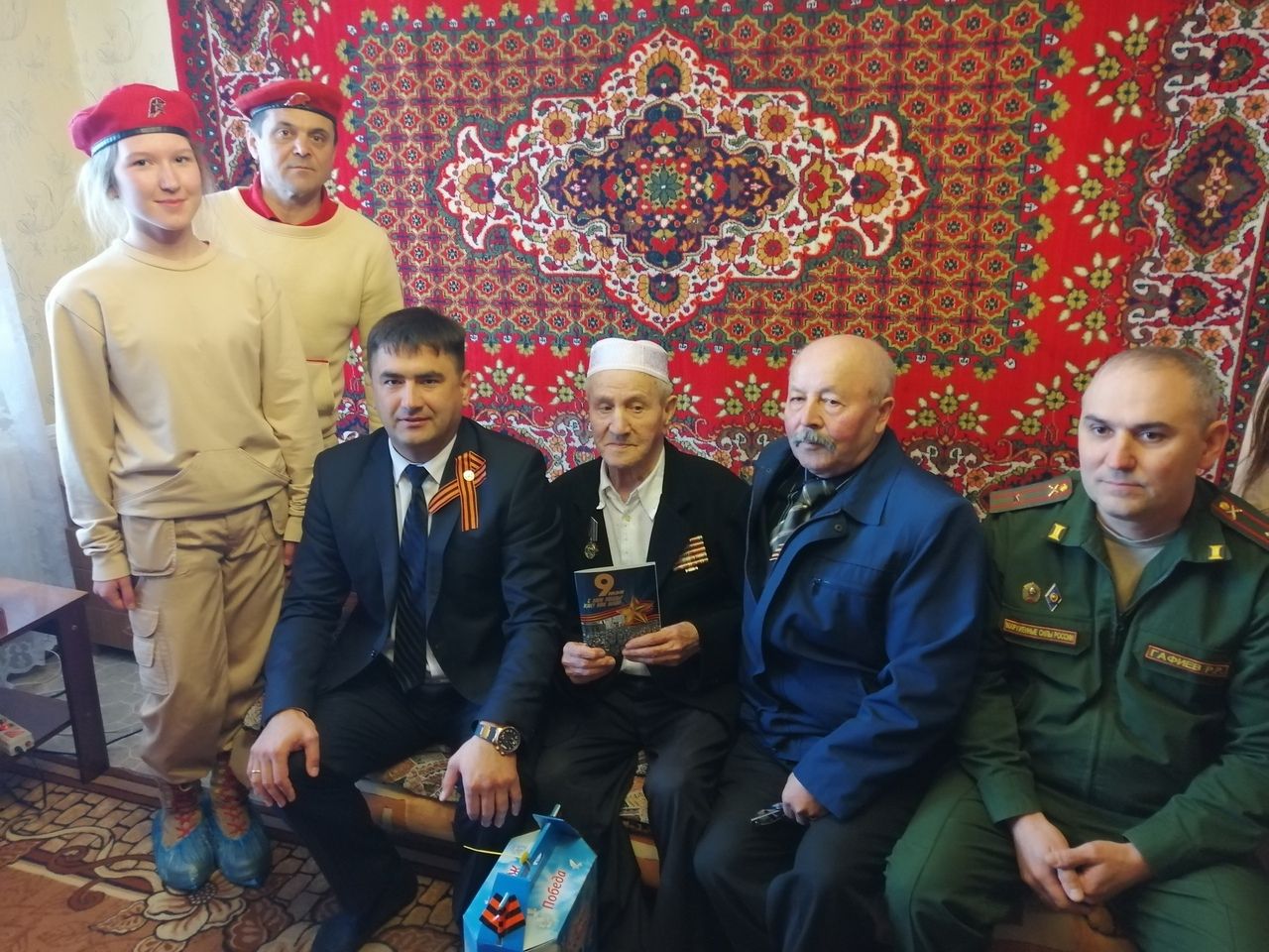 Фото: Глава Кукморского района поздравил ветеранов войны с 74-ой годовщиной Победы