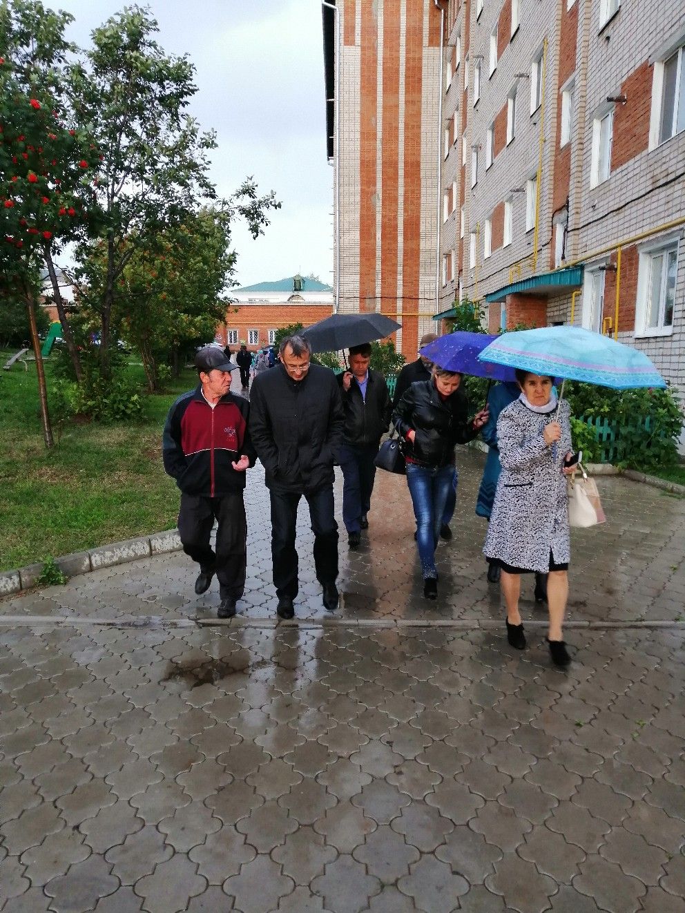 Детские площадки, дорожные знаки и зона отдыха: что хотят видеть во дворах жители Кукмора