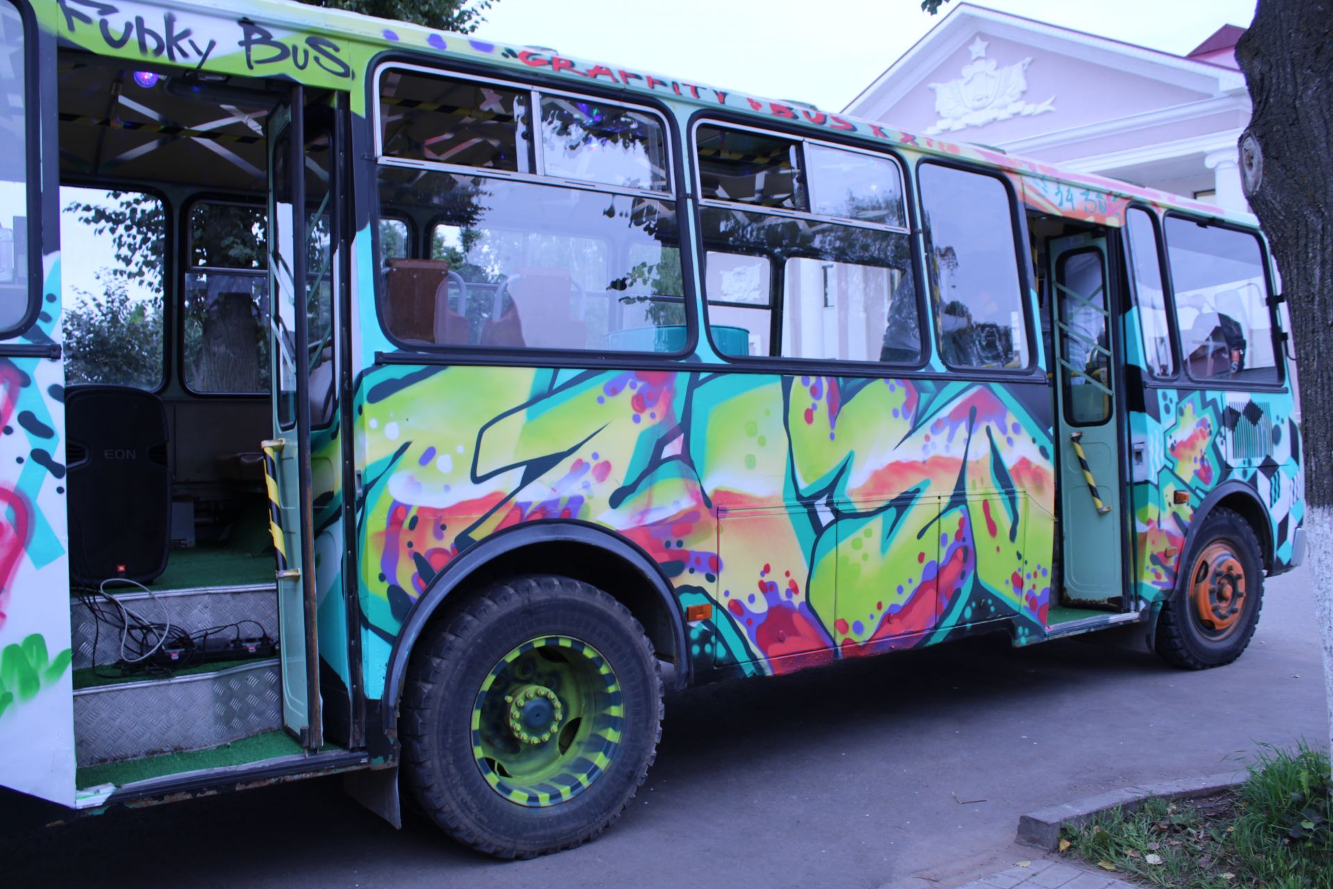 В рамках акции «Автобус 14..30» молодежь Кукмора внесла предложения для улучшения условий жизни в районе