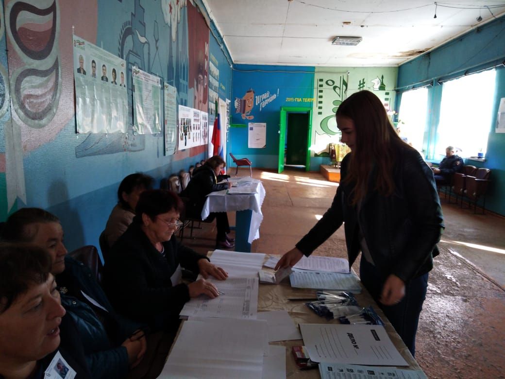 В Урясьбашском избирательном участке одной из первых проголосовала долгожительница Анастасия Гурьева