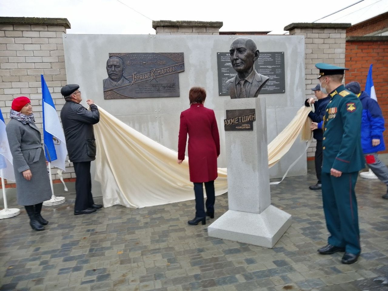 В Кукморе открыли мемориальный комплекс, посвященный памяти руководителей валяной фабрики
