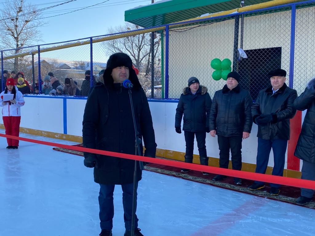 В Кукморском районе открылись сразу две хоккейные коробки