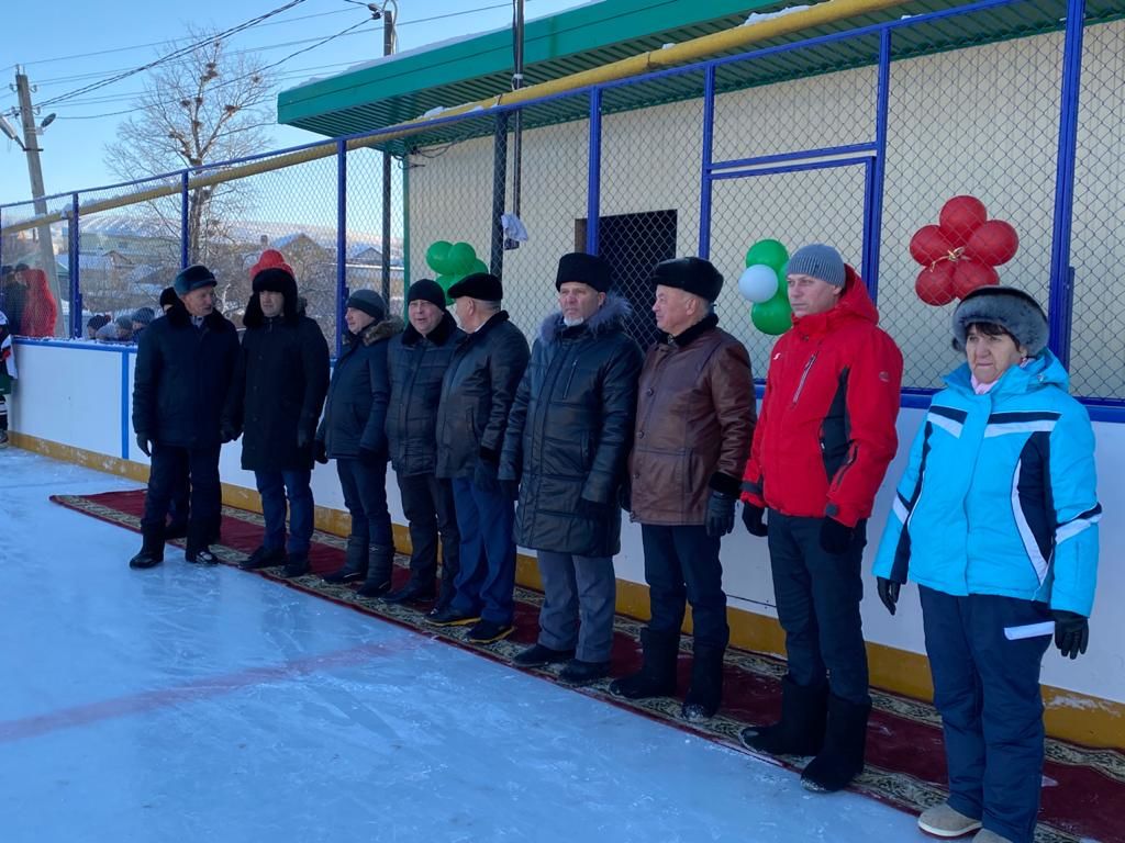 В Кукморском районе открылись сразу две хоккейные коробки