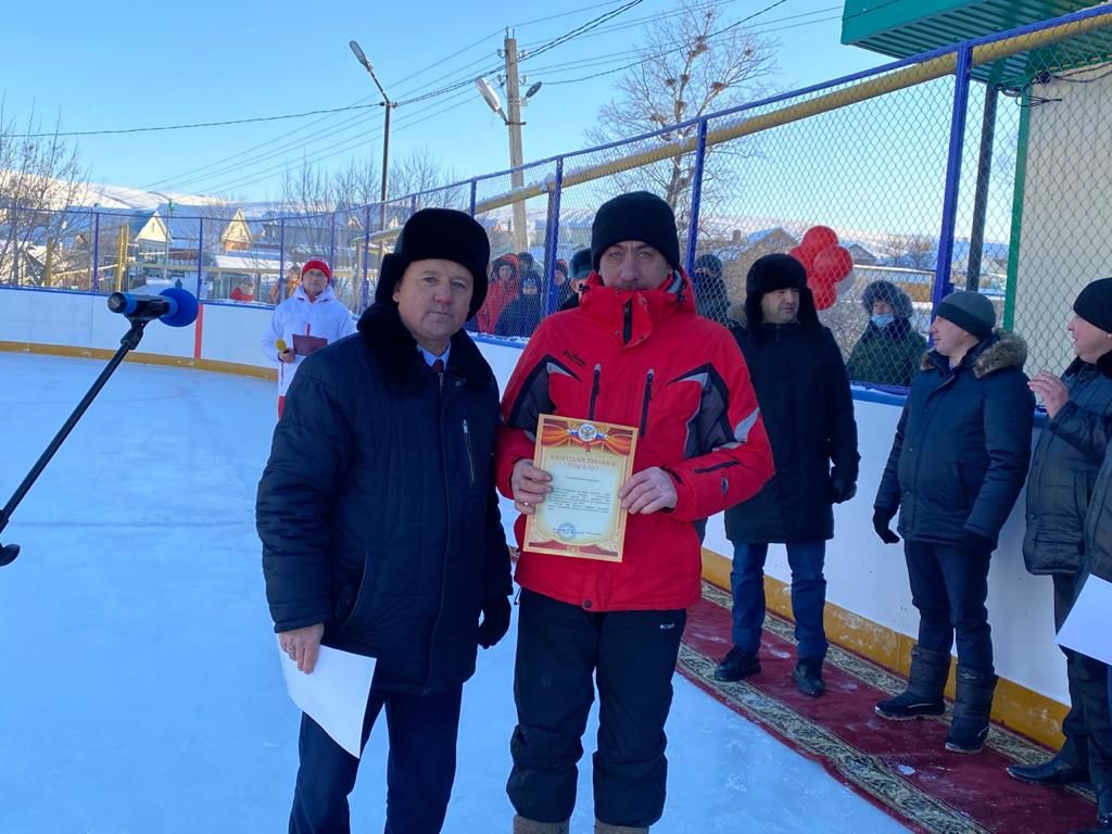 В Кукморском районе открылись сразу две хоккейные коробки