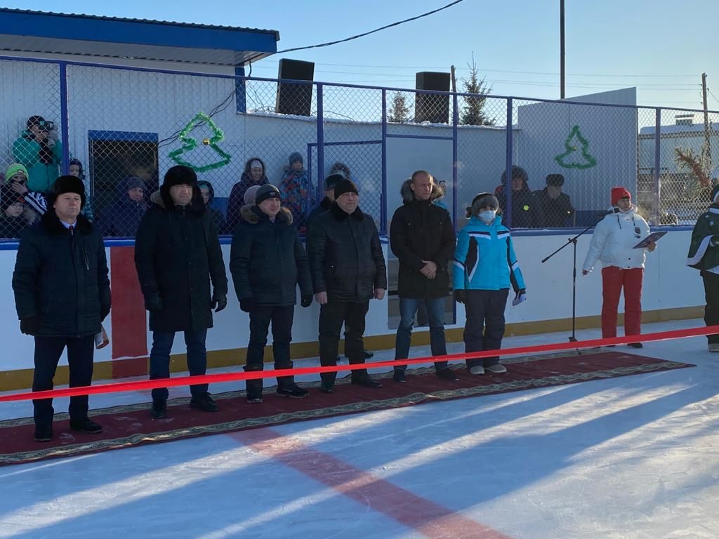 В Кукморском районе открылись сразу две хоккейные коробки