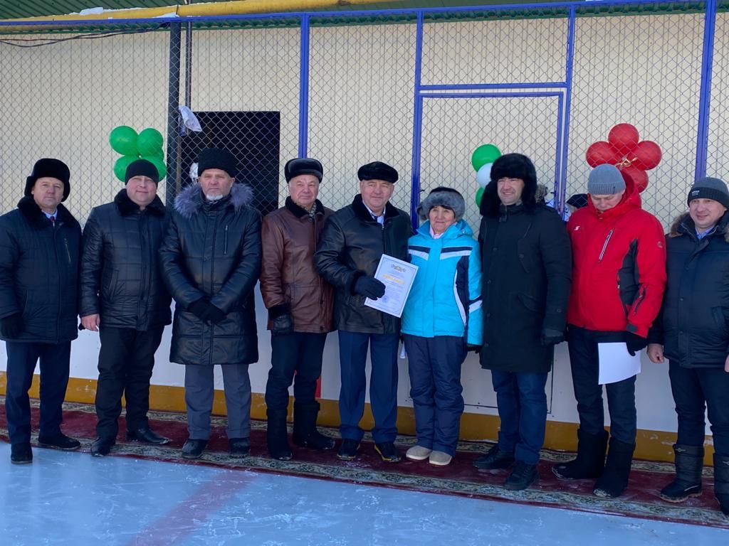 В Кукморском районе открылись сразу две хоккейные коробки