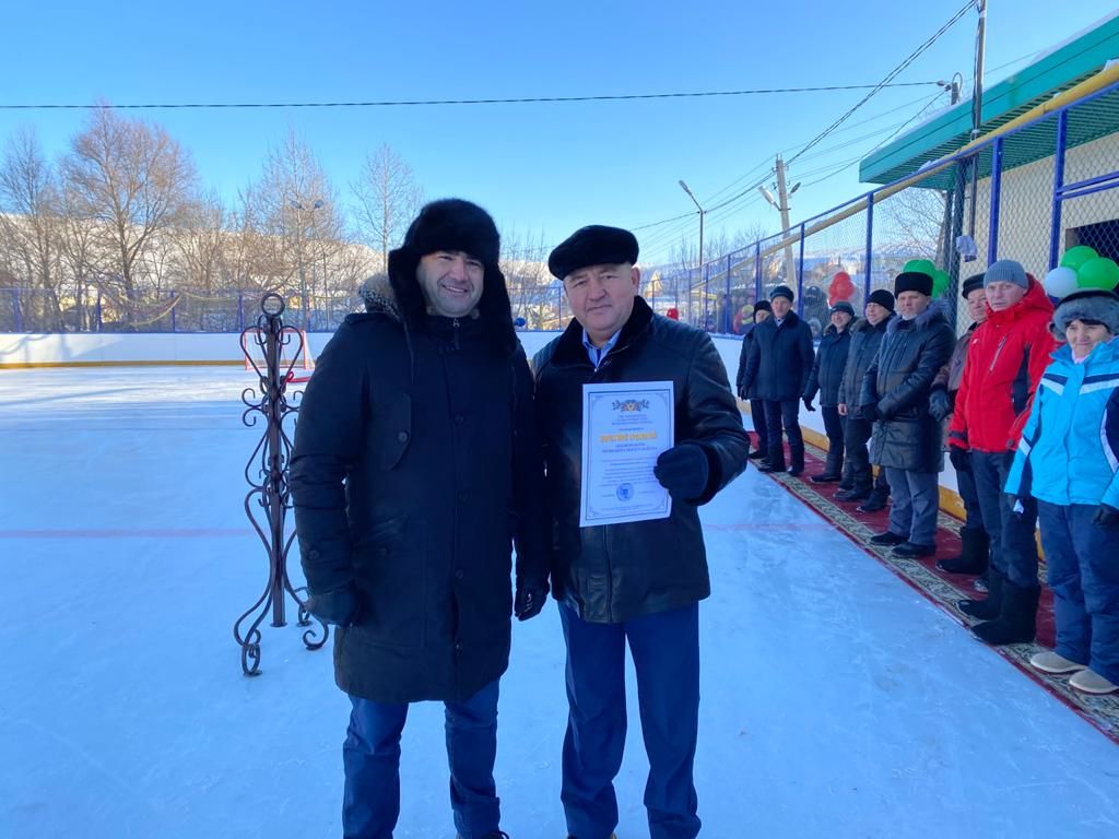 В Кукморском районе открылись сразу две хоккейные коробки