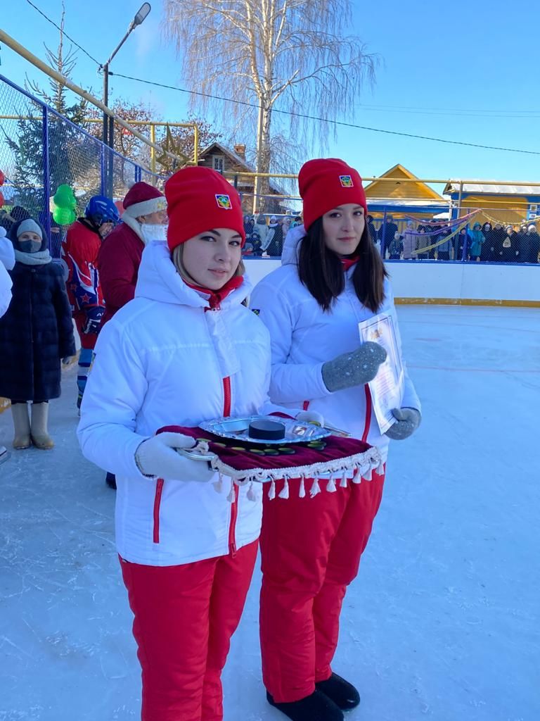 В Кукморском районе открылись сразу две хоккейные коробки