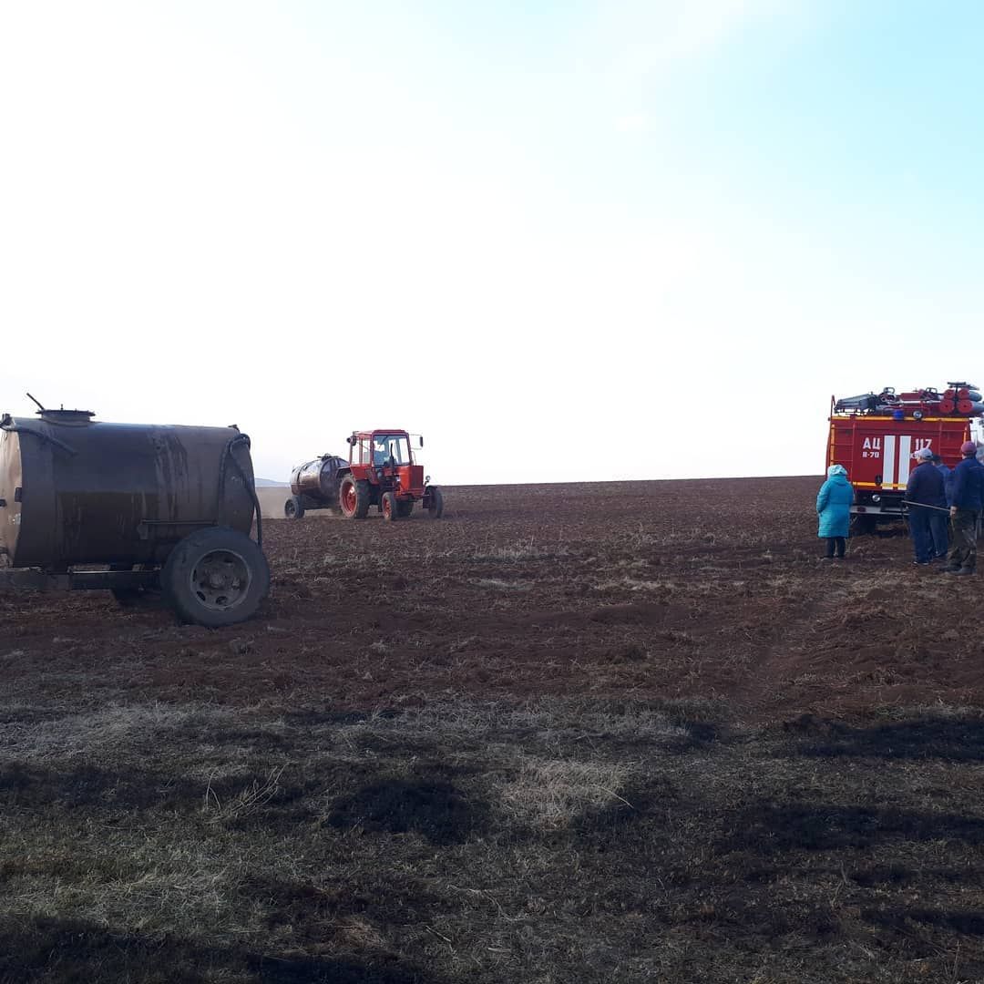 Из-за неосторожности при курении загорелась сухая трава в Кукморском районе