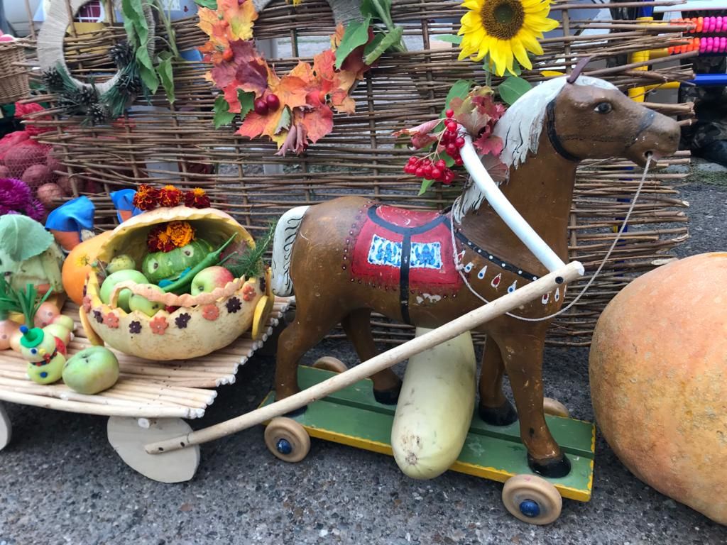 Школы и детские сады представили свой урожай и выставку на ярмарке в Кукморе