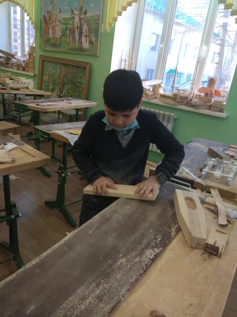 В отделении «Деревообработка и судомоделирование» Центра детского творчества Кукмора занимаются более 70 детей