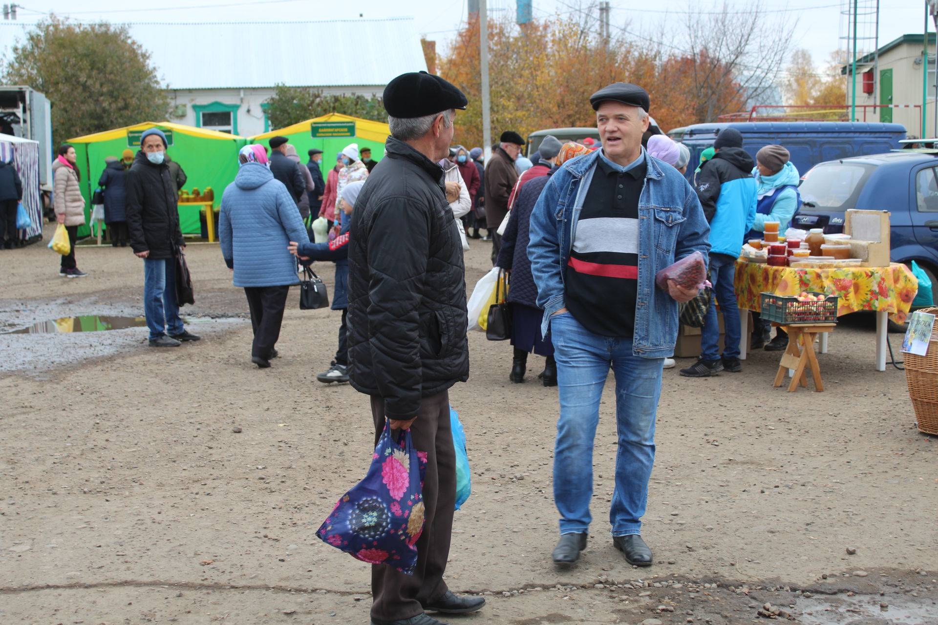 В Кукморе прошла ярмарка, посвященная Дню пожилого человека