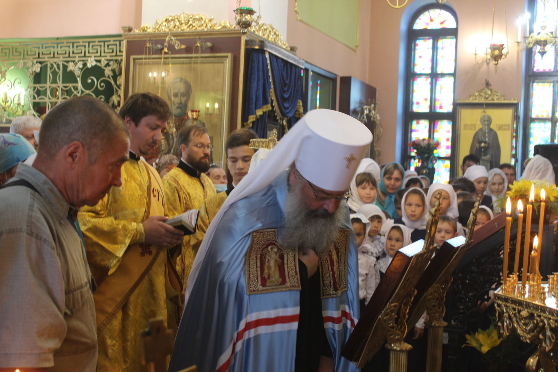 В день престольного праздника митрополит Кирилл совершил литургию в Петропавловском храме Кукмора