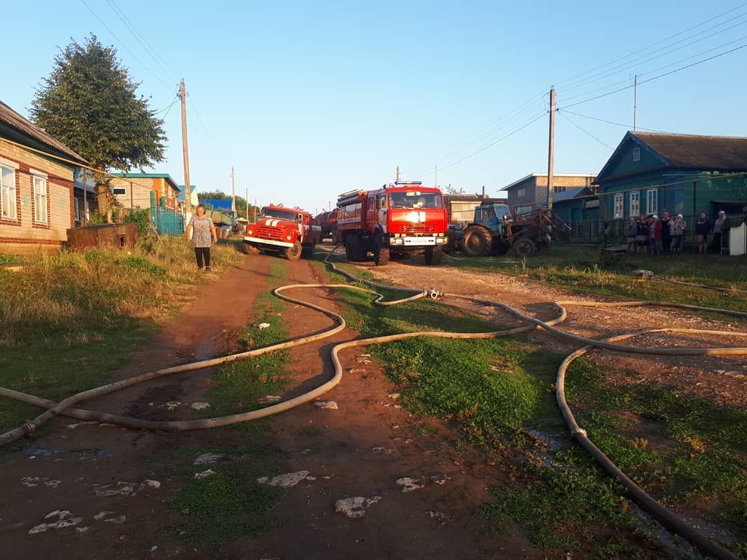 В Кукморском районе семь человек спаслись из огня, услышав звук пожарного извещателя