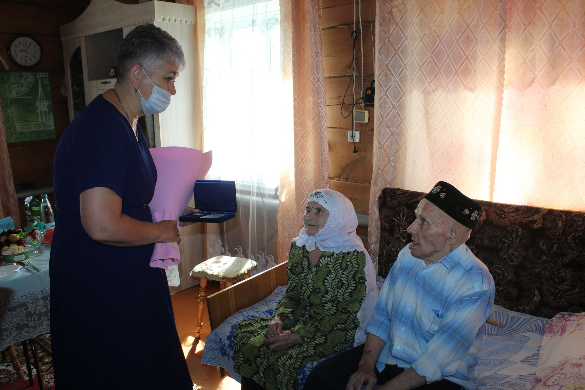 «Мәхәббәт һәм тугрылык өчен» медале, «Әче» дип кычкырулар һәм бала тудыру йортыннан сабыйларны тантаналы рәвештә чыгару: Кукмарада Гаилә, мәхәббәт һәм тугрылык көнен билгеләп үттеләр