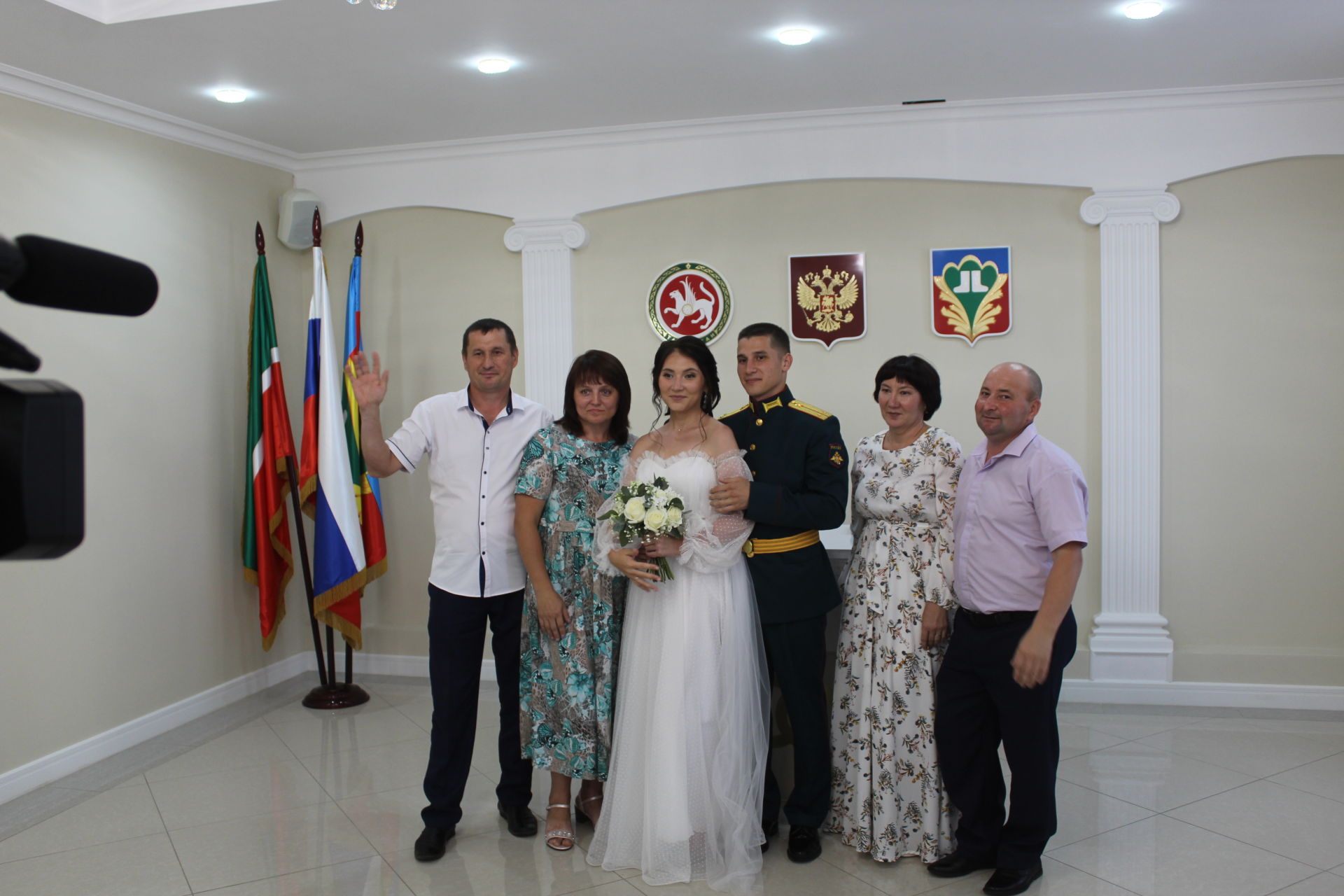 «Мәхәббәт һәм тугрылык өчен» медале, «Әче» дип кычкырулар һәм бала тудыру йортыннан сабыйларны тантаналы рәвештә чыгару: Кукмарада Гаилә, мәхәббәт һәм тугрылык көнен билгеләп үттеләр