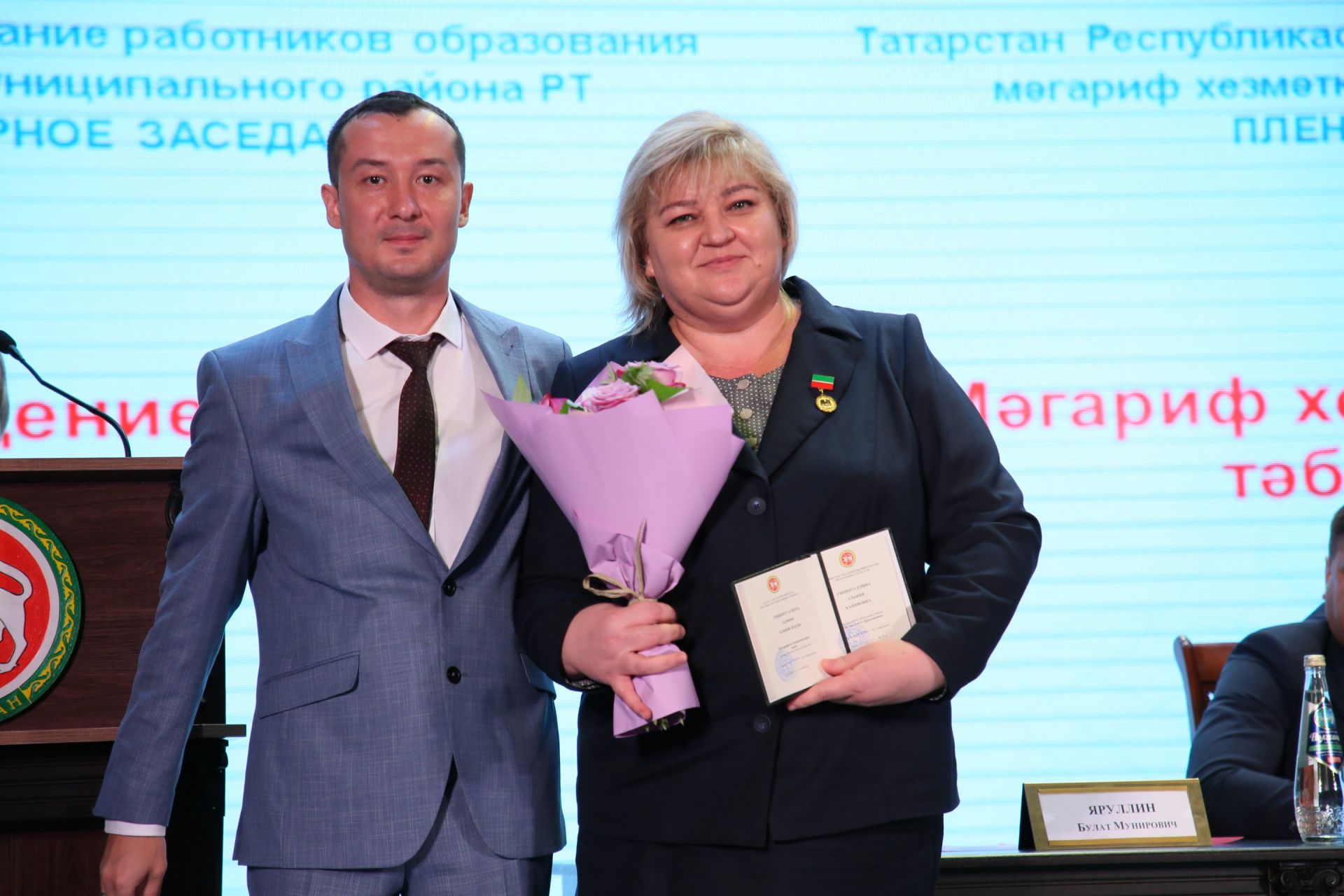 Кукмарада мәгариф өлкәсенең иң яхшы хезмәткәрләрен бүләкләделәр