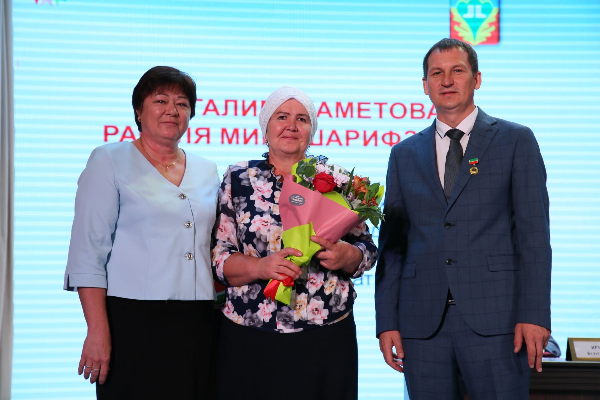 Кукмарада мәгариф өлкәсенең иң яхшы хезмәткәрләрен бүләкләделәр