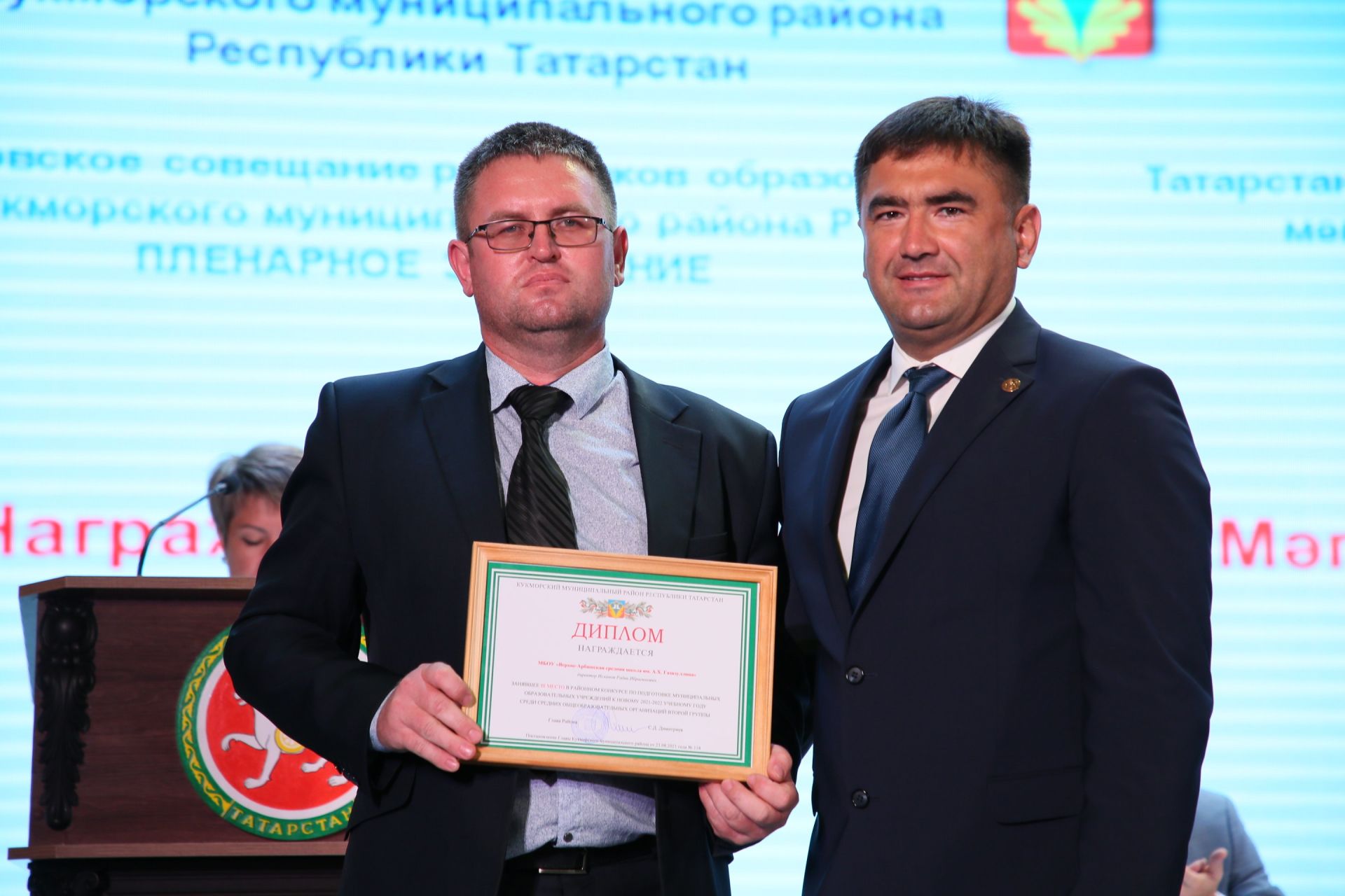 Кукмарада мәгариф өлкәсенең иң яхшы хезмәткәрләрен бүләкләделәр