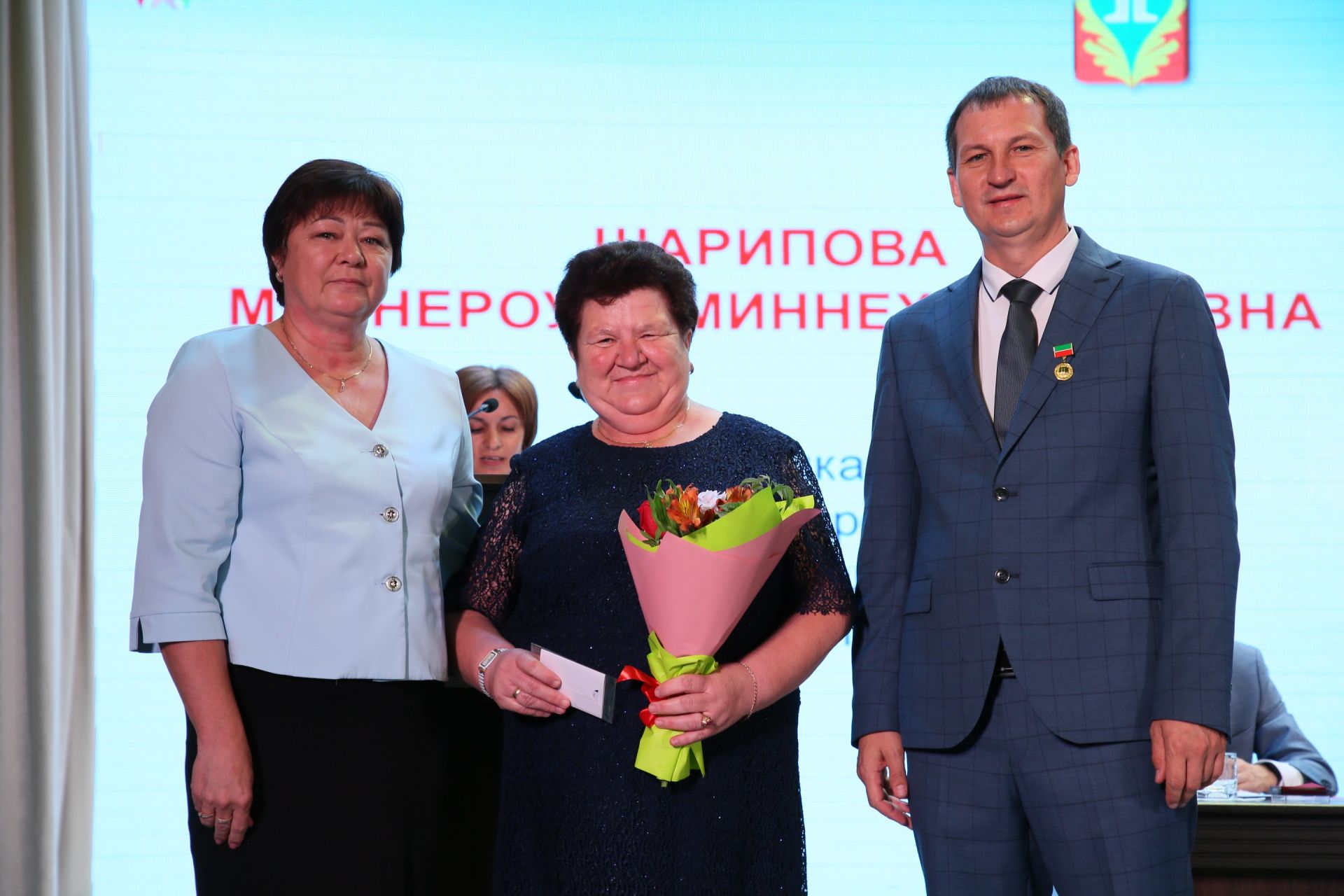 Кукмарада мәгариф өлкәсенең иң яхшы хезмәткәрләрен бүләкләделәр