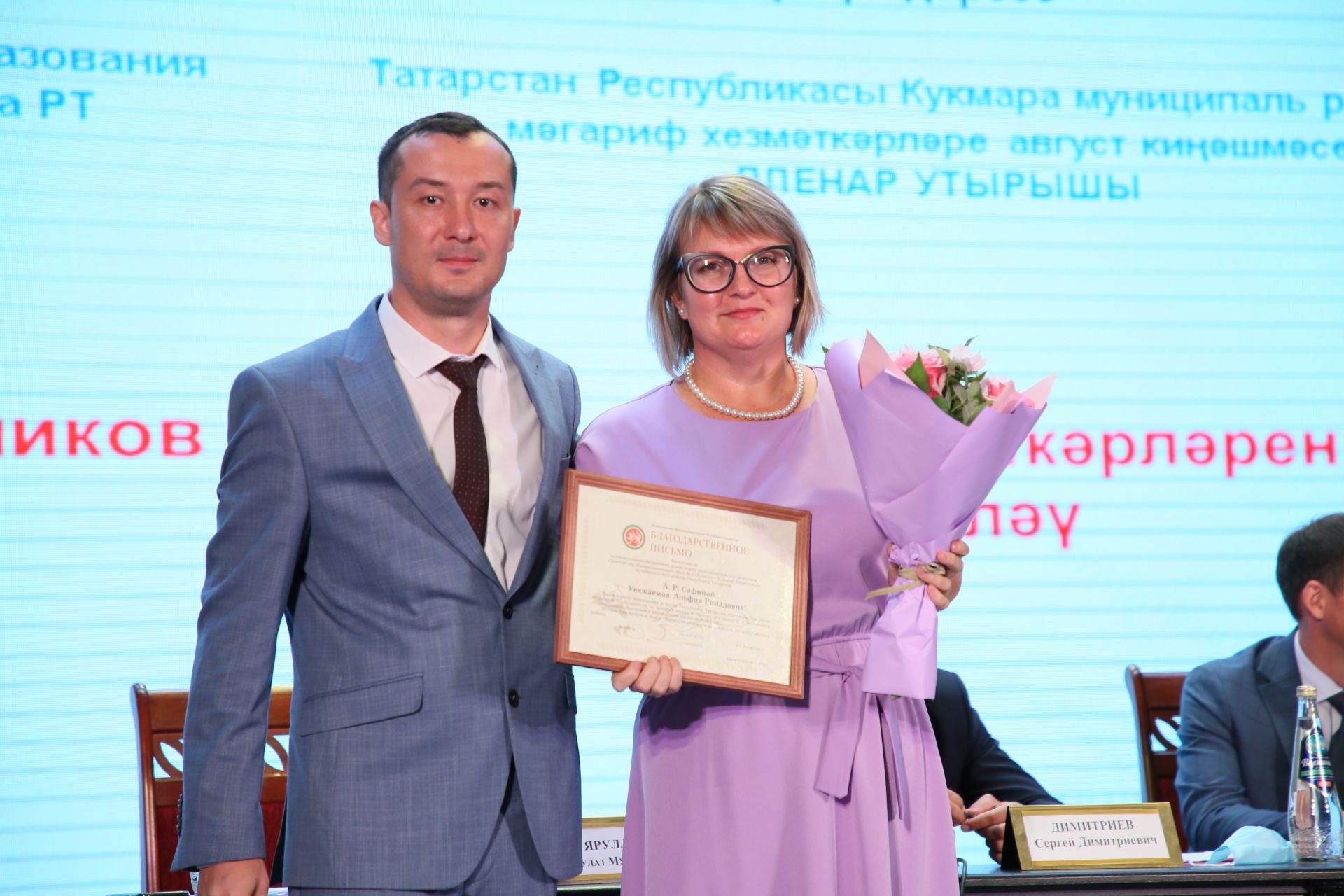 Кукмарада мәгариф өлкәсенең иң яхшы хезмәткәрләрен бүләкләделәр