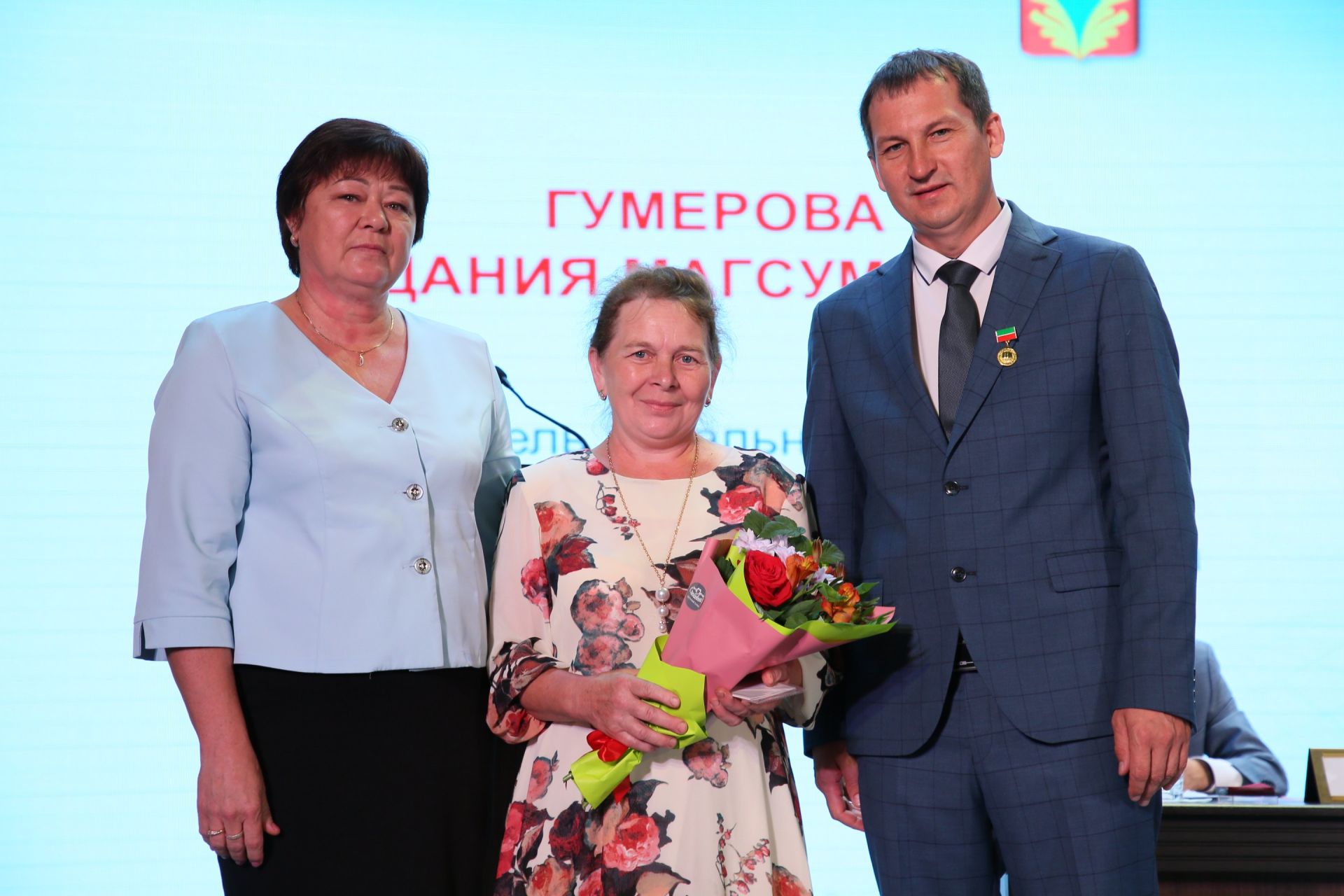 Кукмарада мәгариф өлкәсенең иң яхшы хезмәткәрләрен бүләкләделәр