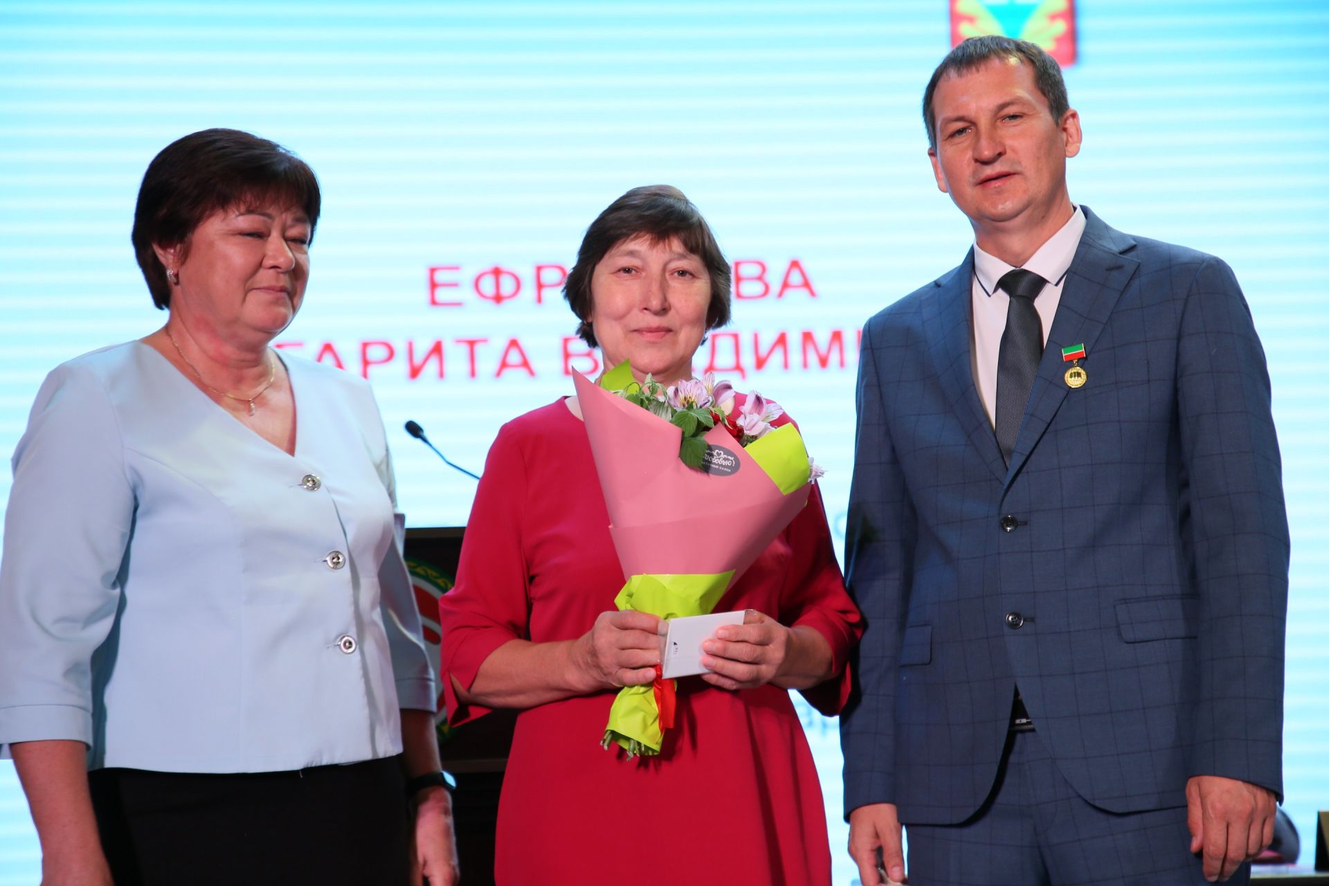 Кукмарада мәгариф өлкәсенең иң яхшы хезмәткәрләрен бүләкләделәр