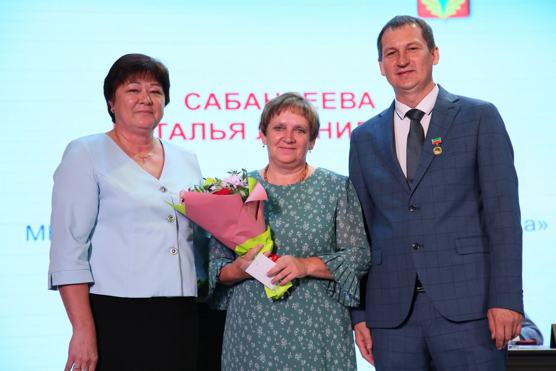 Кукмарада мәгариф өлкәсенең иң яхшы хезмәткәрләрен бүләкләделәр