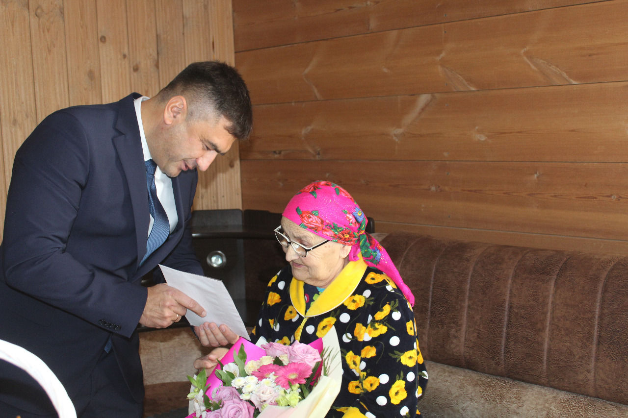 Проживающая в деревне Пчеловод Анна Захарова отметила 90-летний юбилей