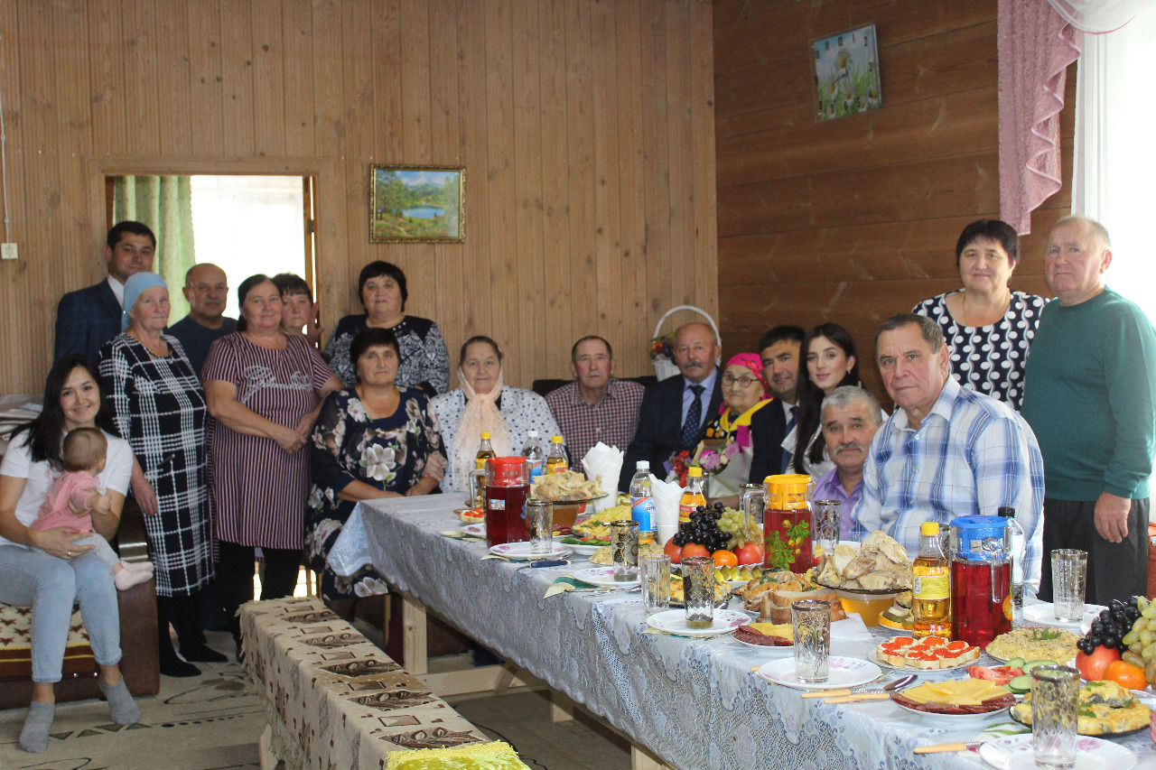 Проживающая в деревне Пчеловод Анна Захарова отметила 90-летний юбилей