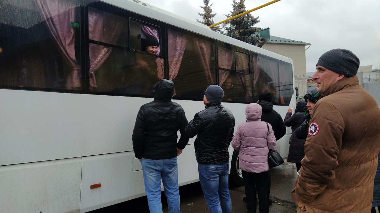 Кукмарадан мобилизацияләнүчеләрнең чираттагы төркемен Казанга өйрәнүләр полигонына озаттылар