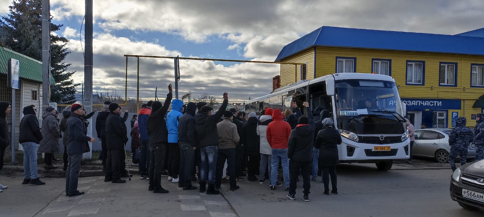 Кукмарадан Казанга мобилизацияләнүчеләрнең чираттагы төркемен озаттылар