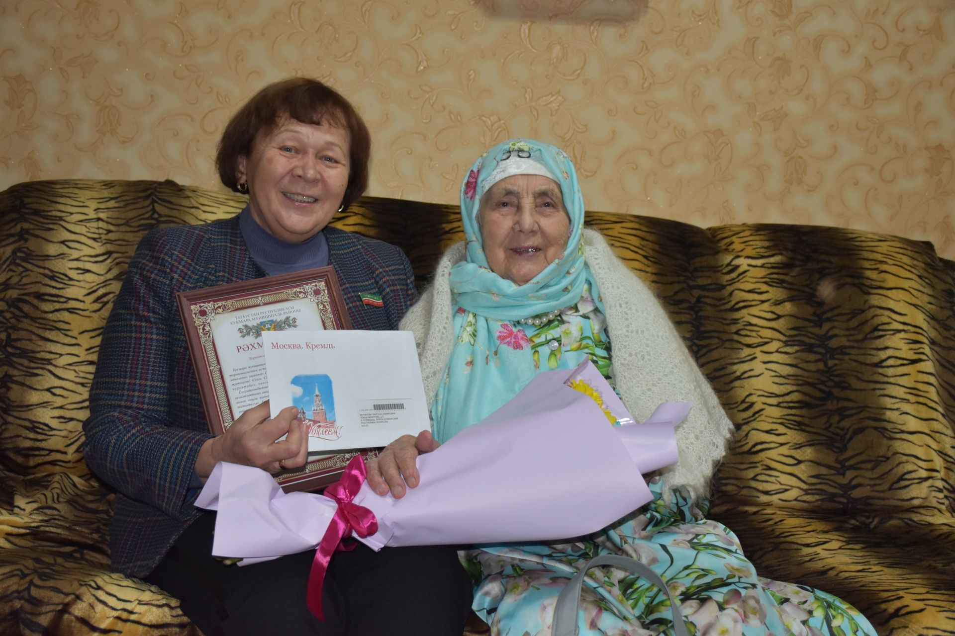 Римма Ратникова поздравила юбиляра из Кукморского района