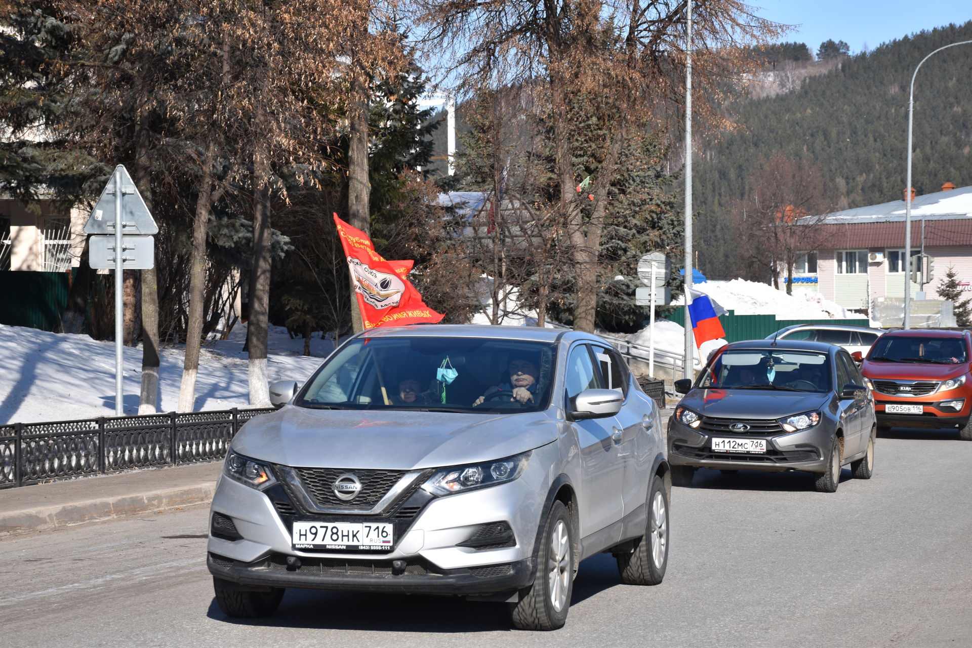В Кукморе провели автопробег в поддержку спецоперации России на Украине