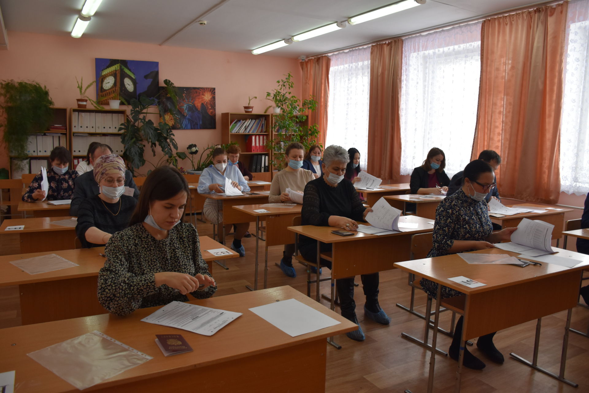 Кукмарада укучыларның ата-аналары математика буенча бердәм дәүләт имтиханы тапшырды