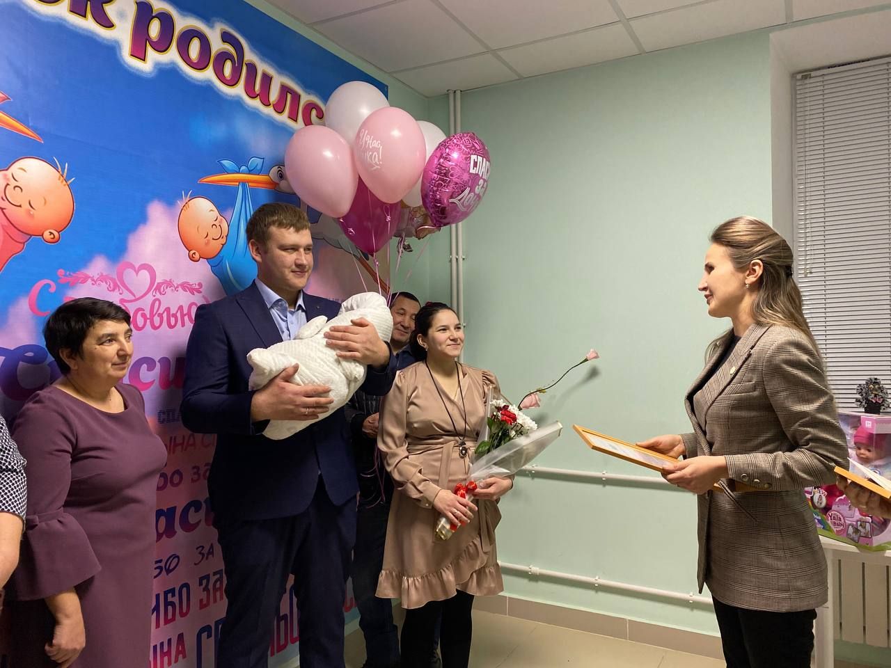 В Кукморском роддоме прошла торжественная выписка новорожденного