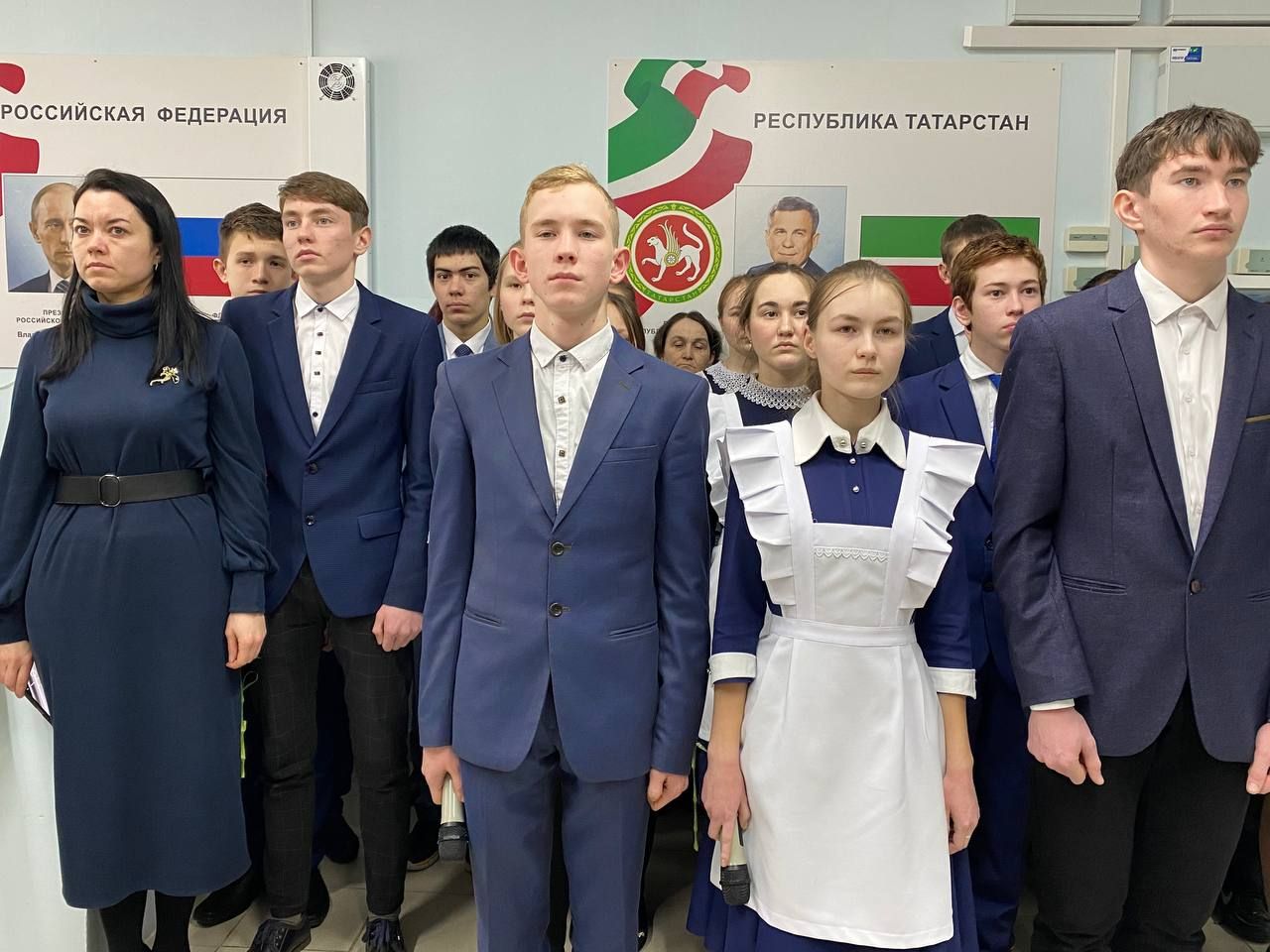 В Среднекуморской школе установили мемориальную доску погибшему в СВО земляку Егору Иванову