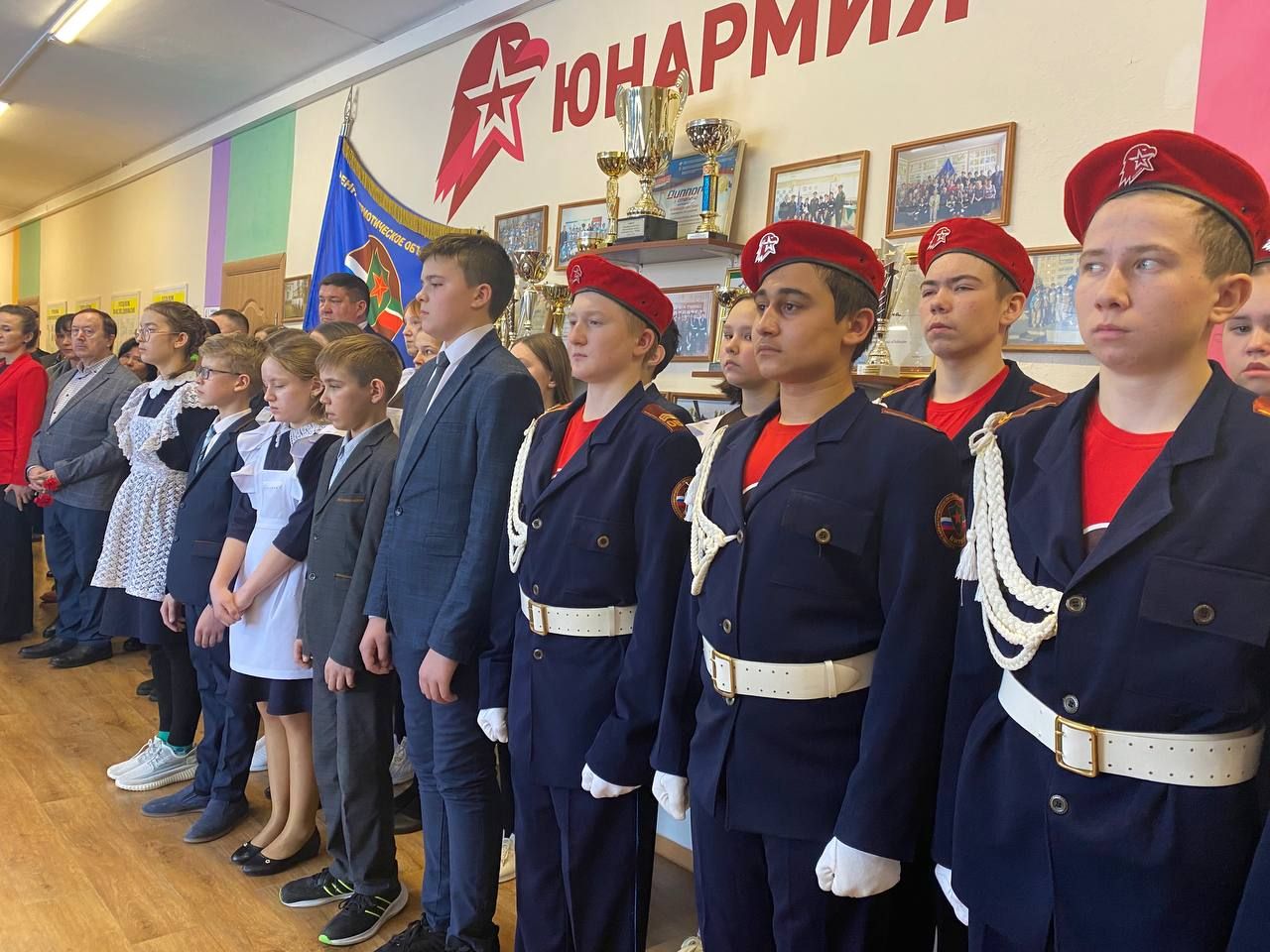 В Чарлинской средней школе установили мемориальную доску погибшему в СВО Рафилю Халимову