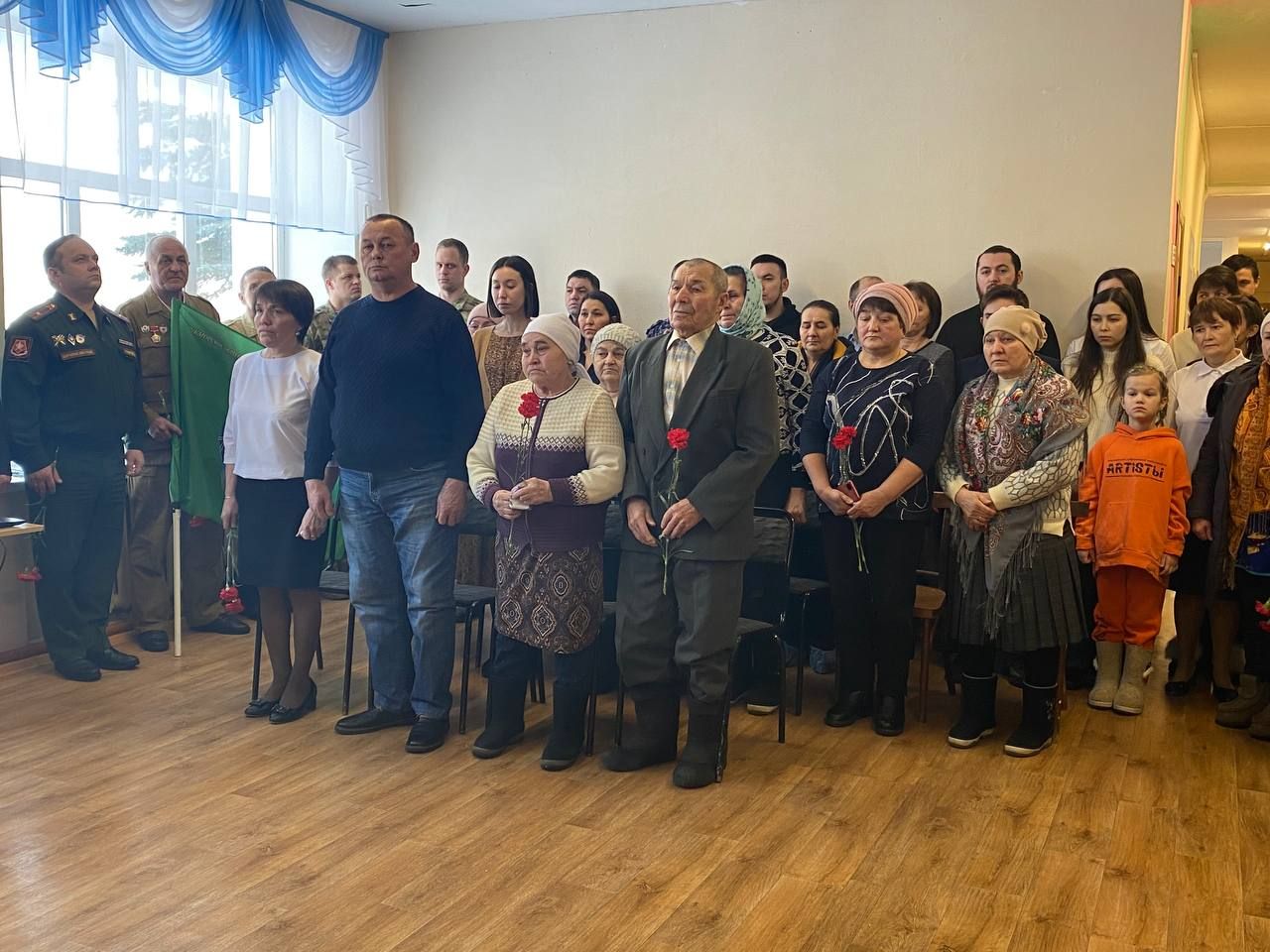 В Чарлинской средней школе установили мемориальную доску погибшему в СВО Рафилю Халимову