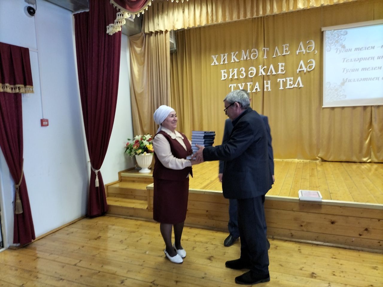 В Олуязской средней школе прошла республиканская конференция «Родной язык таинственный, прекрасный»