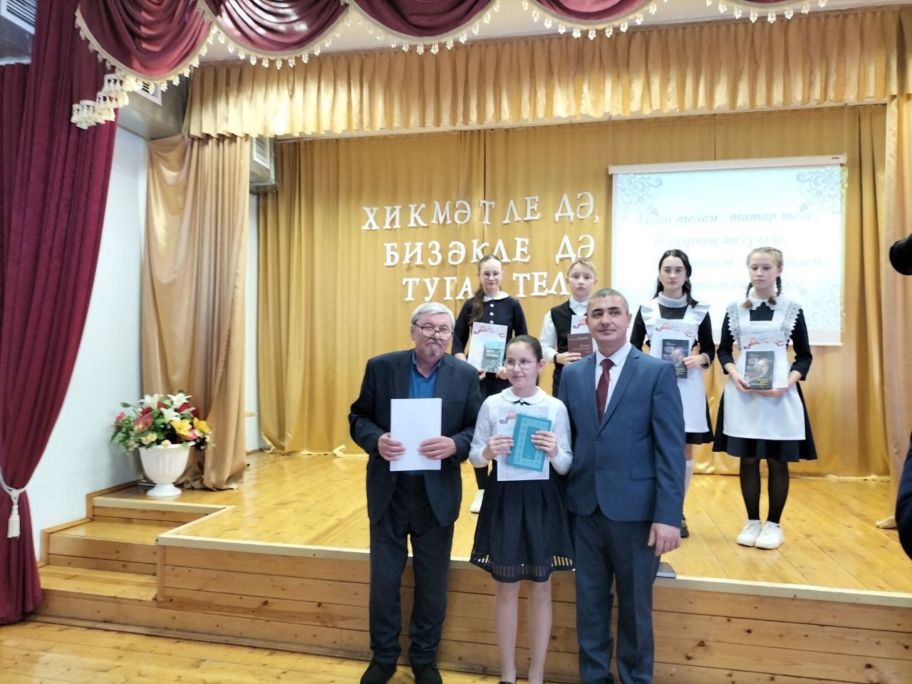 В Олуязской средней школе прошла республиканская конференция «Родной язык таинственный, прекрасный»