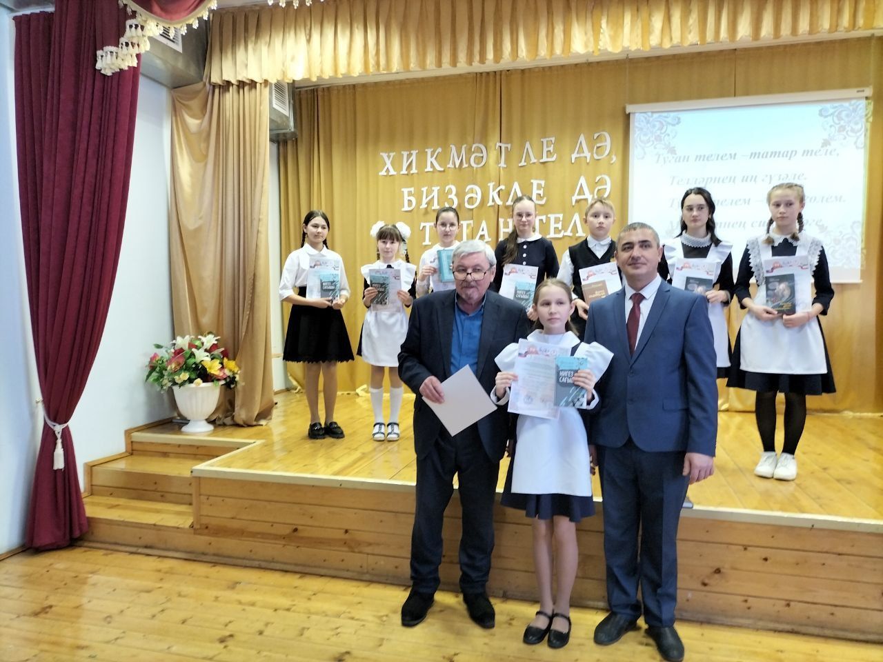 В Олуязской средней школе прошла республиканская конференция «Родной язык таинственный, прекрасный»