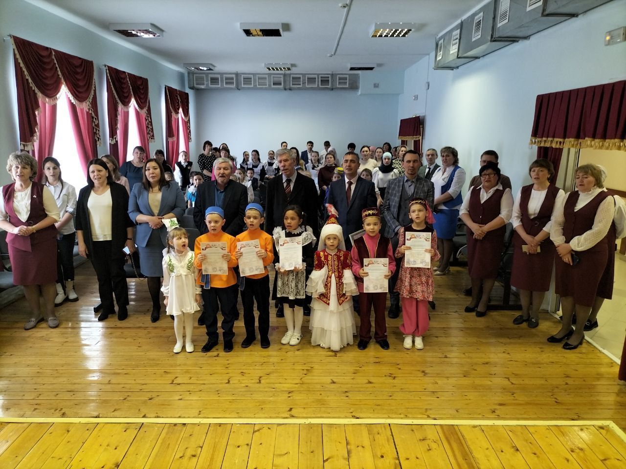 В Олуязской средней школе прошла республиканская конференция «Родной язык таинственный, прекрасный»
