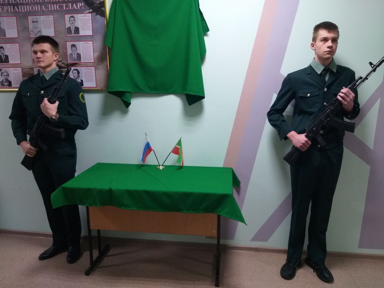 В Лубянском лесотехническом колледже установили мемориальную доску памяти Руслана Садыкова