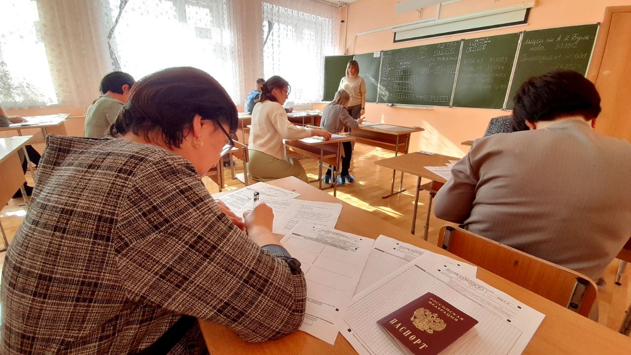 В Кукморе прошла всероссийская акция   «Сдаем вместе. День сдачи ЕГЭ с родителями»