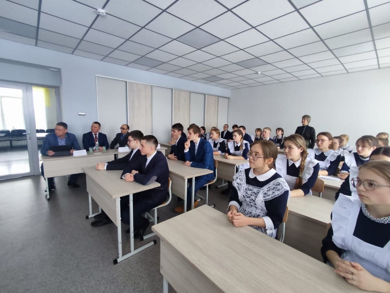 Нырьинские школьники на «Уроке цифры» узнали о видах киберугроз для мобильных устройств